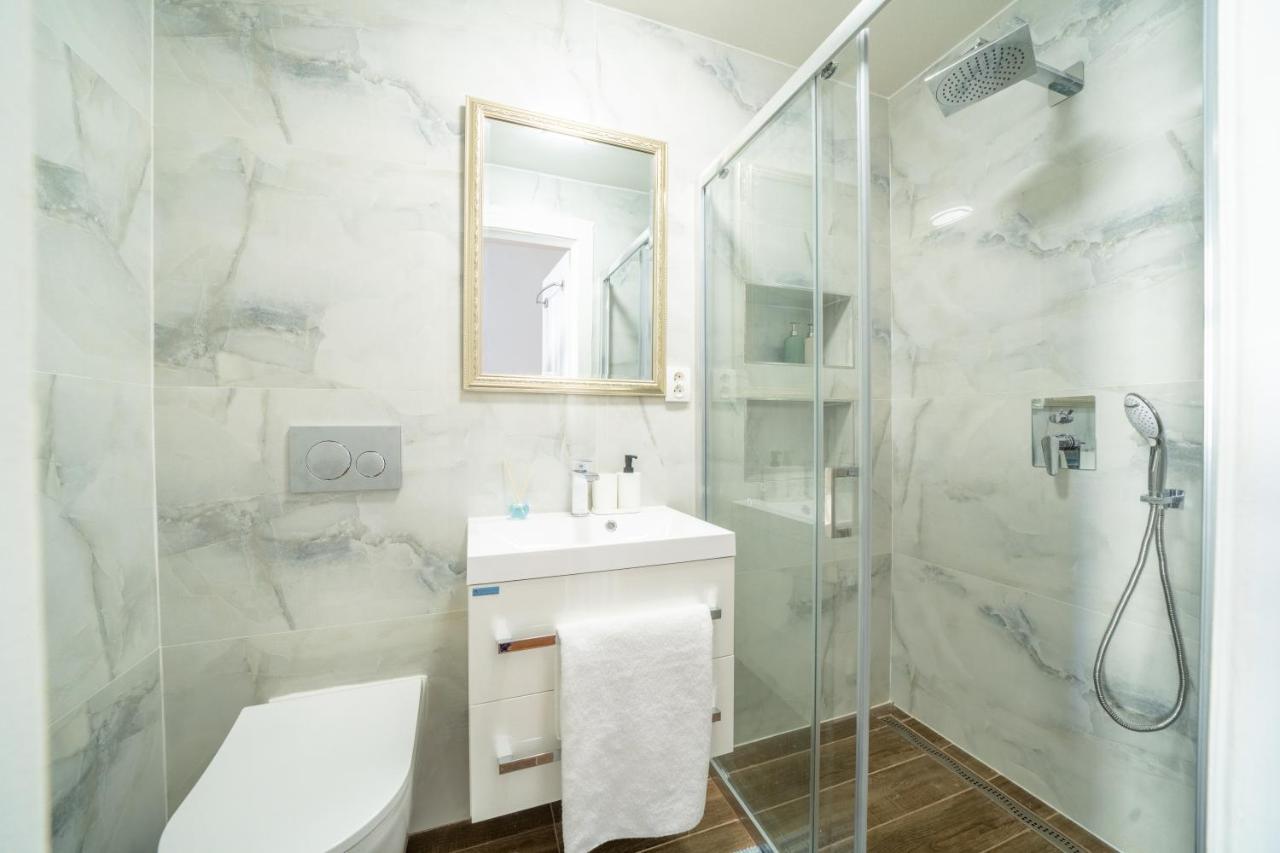 Exclusive Apartment With A View Of Prague Castle And Vltava River Kültér fotó