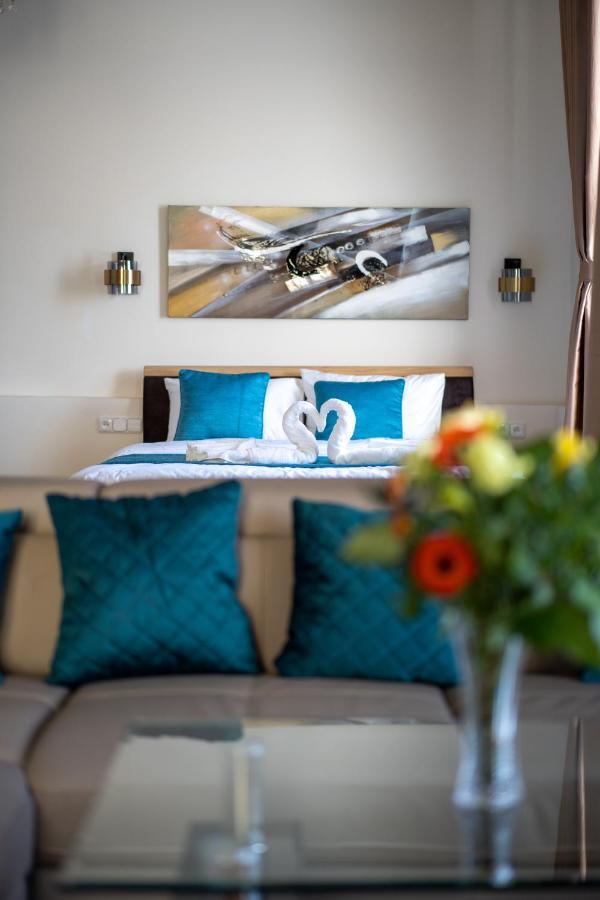 Exclusive Apartment With A View Of Prague Castle And Vltava River Kültér fotó