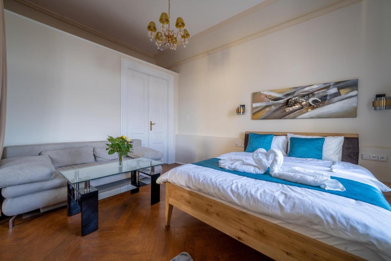 Exclusive Apartment With A View Of Prague Castle And Vltava River Kültér fotó