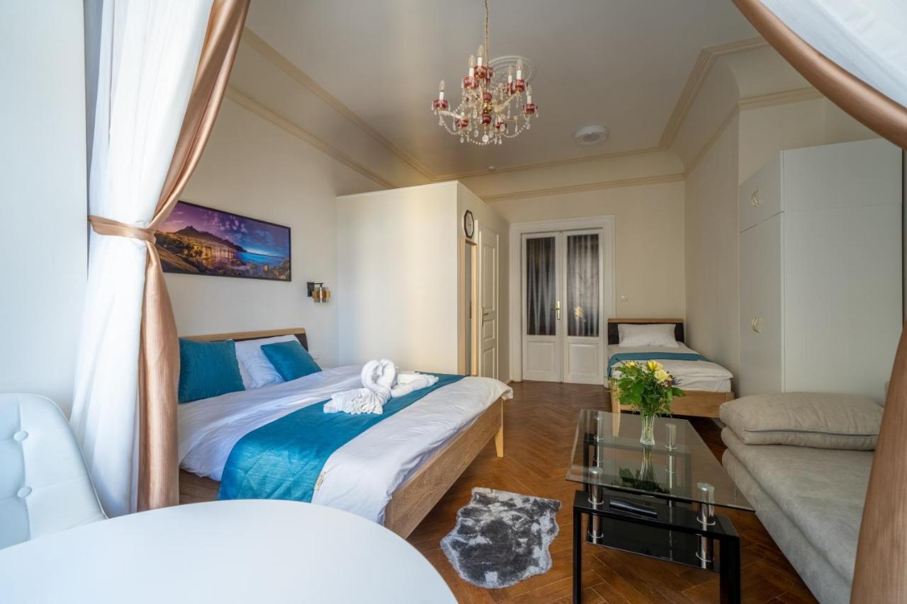 Exclusive Apartment With A View Of Prague Castle And Vltava River Kültér fotó